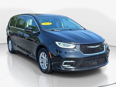 Used 2024 Chrysler Pacifica Touring-L FWD image 1