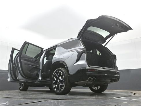 Used 2026 Chevrolet Traverse High Country image 56