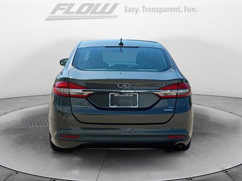 Used 2017 Ford Fusion SE w/ Fusion SE Technology Package FWD image 8