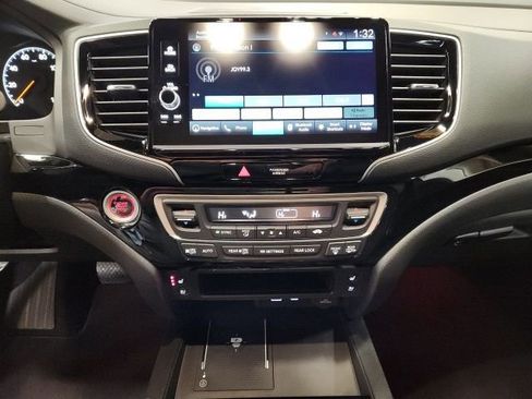 Certified 2025 Honda Ridgeline Black Edition image 14