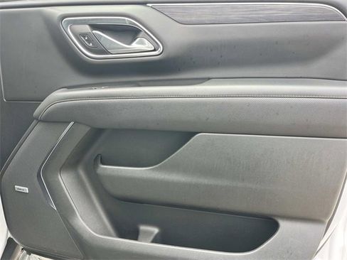 Used 2024 GMC Yukon SLT image 25