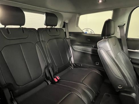 Used 2022 Jeep Grand Cherokee L Limited w/ Luxury Tech Group II image 19