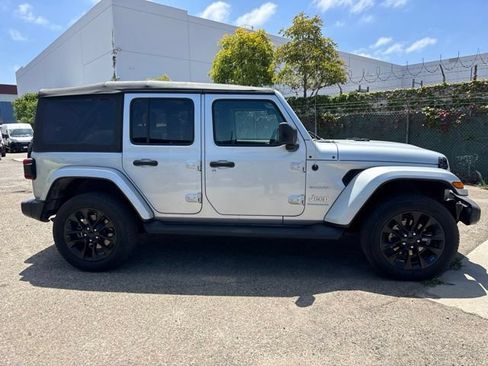 Used 2023 Jeep Wrangler Unlimited Sahara w/ Cold Weather Group AWD/4WD image 4
