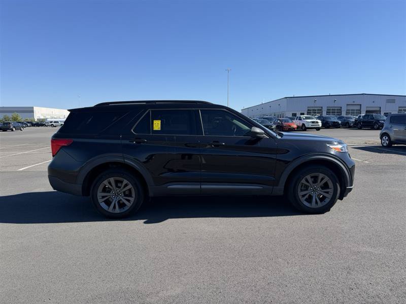 Used 2021 Ford Explorer XLT w/ Equipment Group 202A AWD/4WD image 4