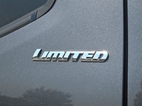 Used 2018 Toyota Tacoma Limited AWD/4WD image 30