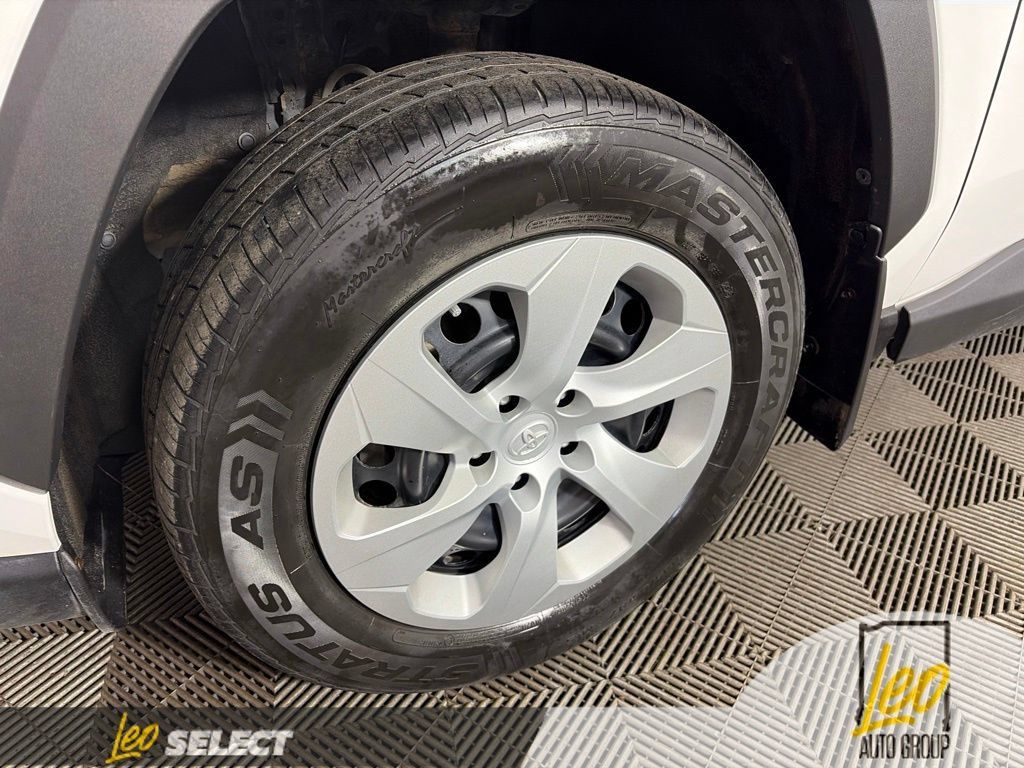Used 2019 Toyota RAV4 LE w/ All Weather Liner Package AWD/4WD image 5