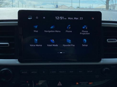 Used 2025 Hyundai Venue Limited image 13