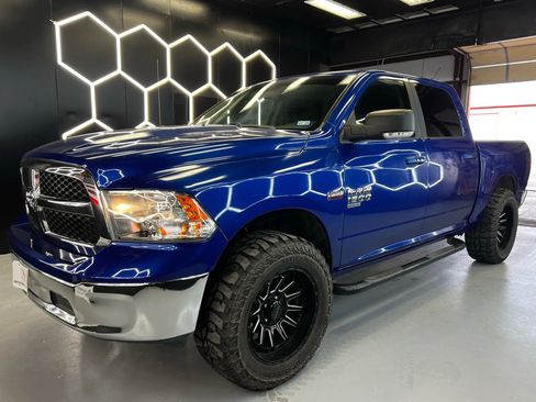 Used 2019 RAM 1500 Classic SLT w/ Luxury Group image 11