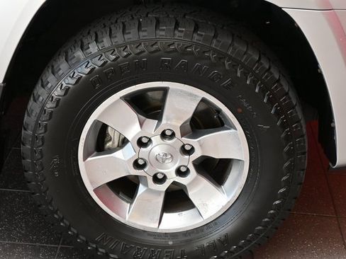 Used 2012 Toyota 4Runner SR5 image 3