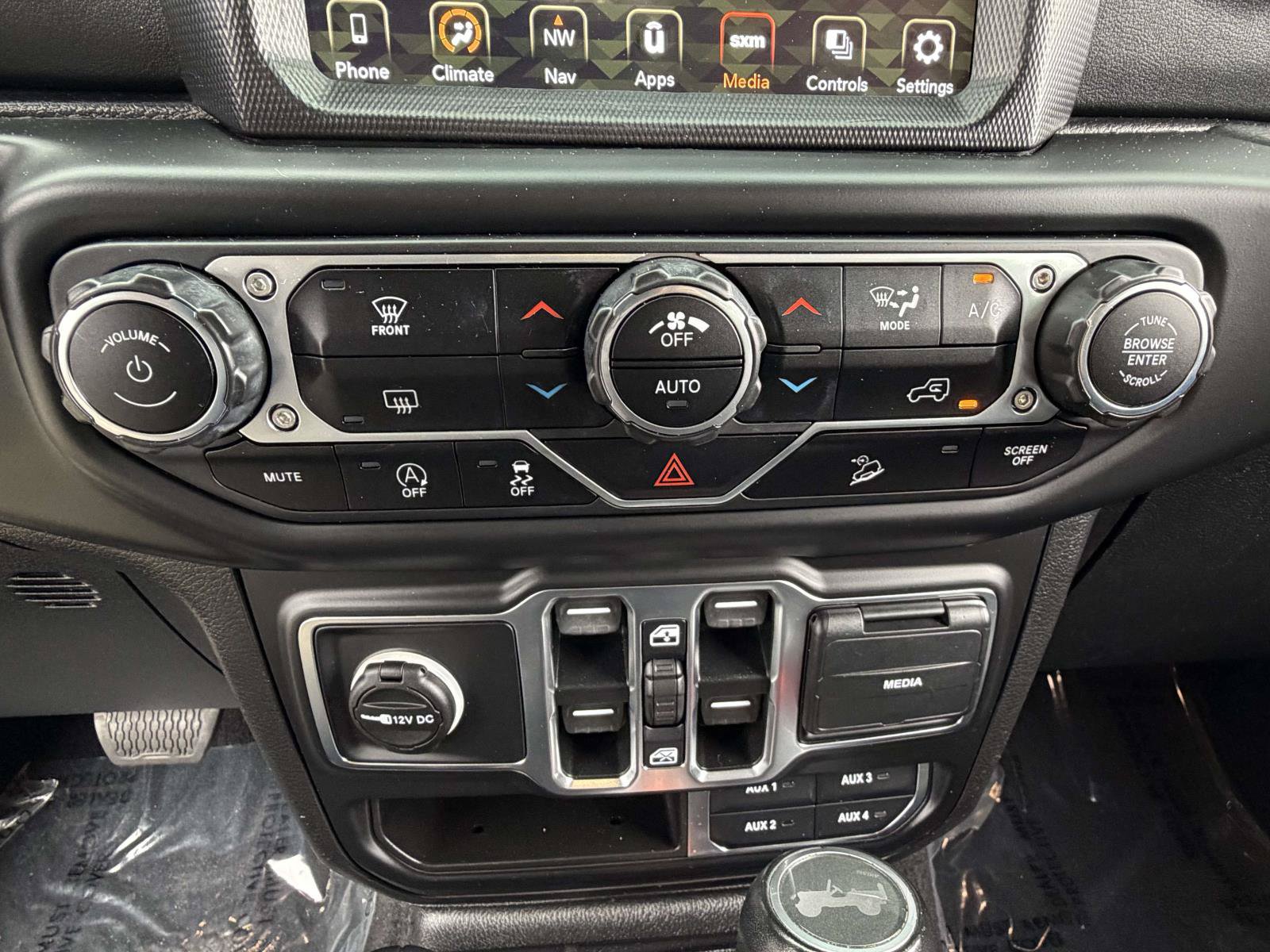 Used 2021 Jeep Wrangler Unlimited Sahara AWD/4WD image 13