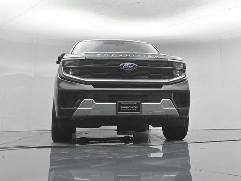 Certified 2025 Ford Expedition Max Platinum w/ Driver's Package AWD/4WD image 52