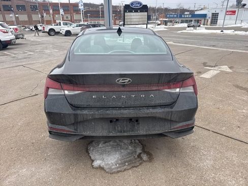 Used 2023 Hyundai Elantra SEL image 5