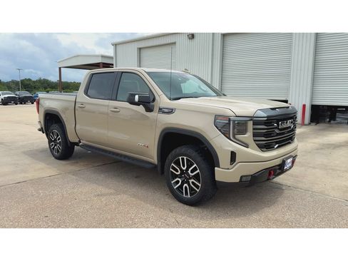 Used 2022 GMC Sierra 1500 AT4 w/ AT4 Premium Package AWD/4WD image 2