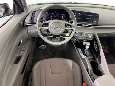 Used 2023 Hyundai Elantra SE w/ Preferred Accessory Package image 20