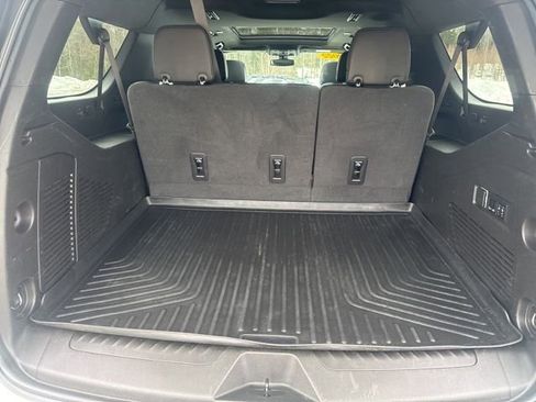 Used 2022 Chevrolet Suburban LT w/ LT Signature Plus Package image 29