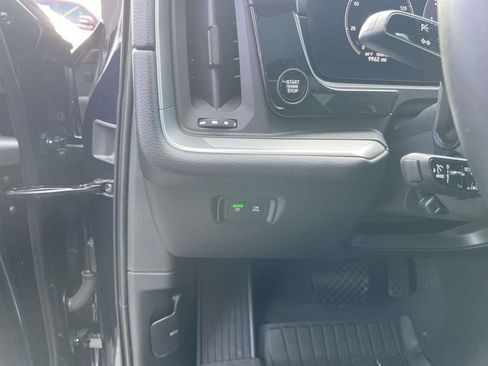 Used 2024 Porsche Cayenne image 31