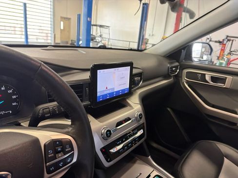 Used 2023 Ford Explorer XLT w/ Equipment Group 202A AWD/4WD image 3