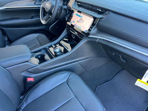 New 2026 Jeep Grand Cherokee L Limited AWD/4WD image 17
