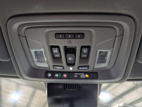 Used 2025 GMC Sierra 3500 Denali image 12