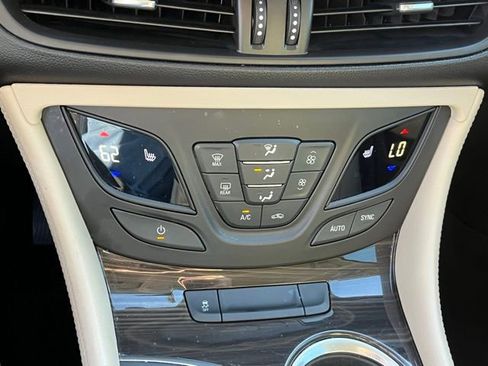 Used 2020 Buick Envision Essence FWD image 21