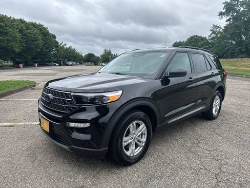 Used 2023 Ford Explorer XLT w/ Equipment Group 202A AWD/4WD image 5