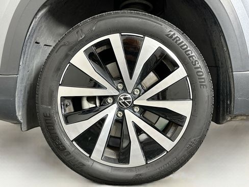 Used 2024 Volkswagen Taos SE image 11