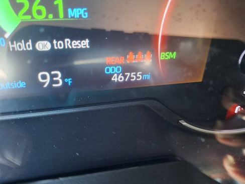 Used 2024 Toyota RAV4 XLE FWD image 16