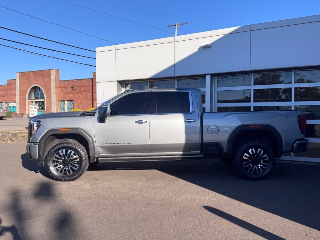 Used 2025 GMC Sierra 2500 Denali Ultimate w/ Max Trailering Package AWD/4WD image 2