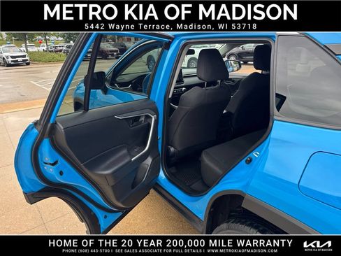 Used 2021 Toyota RAV4 LE AWD/4WD image 30