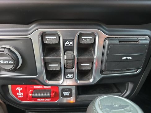 Used 2019 Jeep Wrangler Unlimited Rubicon AWD/4WD image 29