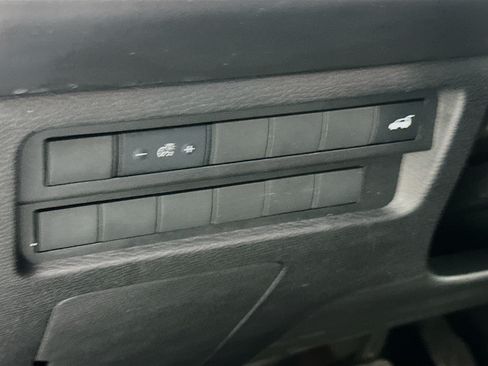 Used 2024 Mitsubishi Outlander SE AWD/4WD image 17
