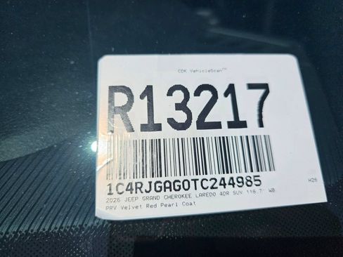 Used 2026 Jeep Grand Cherokee Laredo RWD image 12