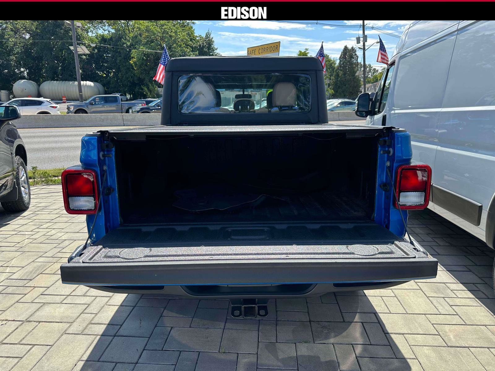 Used 2023 Jeep Gladiator Sport w/ Trailer Tow Package AWD/4WD image 6