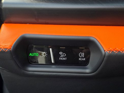 Used 2025 Lamborghini Urus SE AWD/4WD image 41