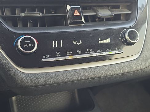 Used 2020 Toyota Corolla LE image 22