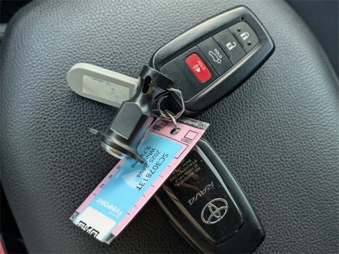 Used 2025 Toyota RAV4 XLE image 39