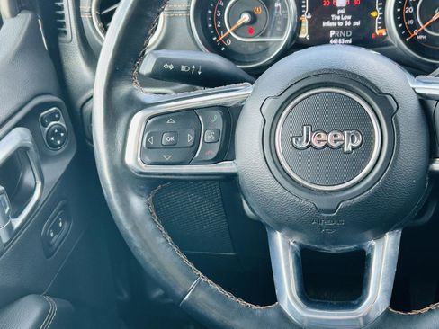 Used 2022 Jeep Gladiator Overland image 16