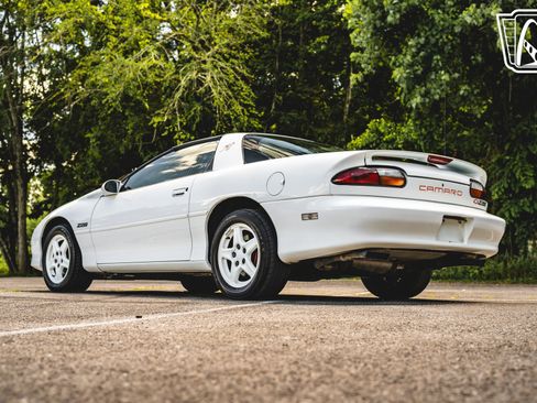 Used 1997 Chevrolet Camaro Z28 w/ Preferred Equipment Group 2 image 16