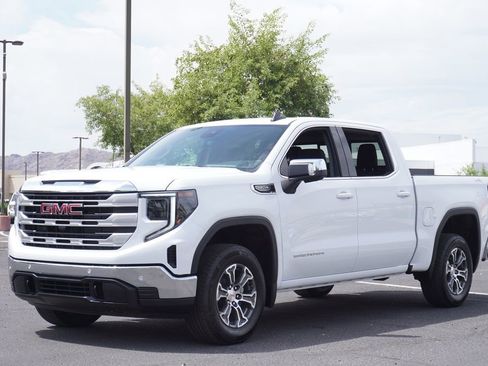 New 2026 GMC Sierra 1500 SLE image 4