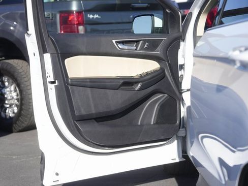 Used 2020 Ford Edge SEL image 29