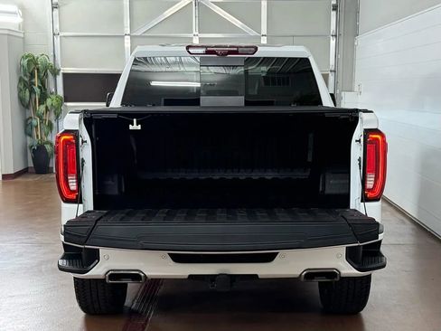 Used 2024 GMC Sierra 1500 AT4 w/ Technology Package AWD/4WD image 5