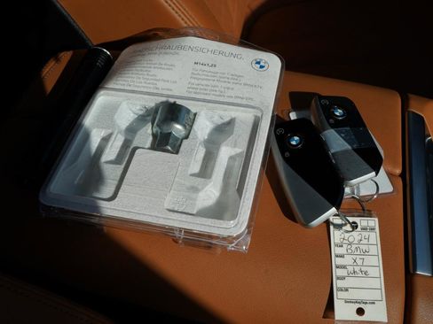 Used 2024 BMW X7 xDrive40i w/ M Sport Package AWD/4WD image 72