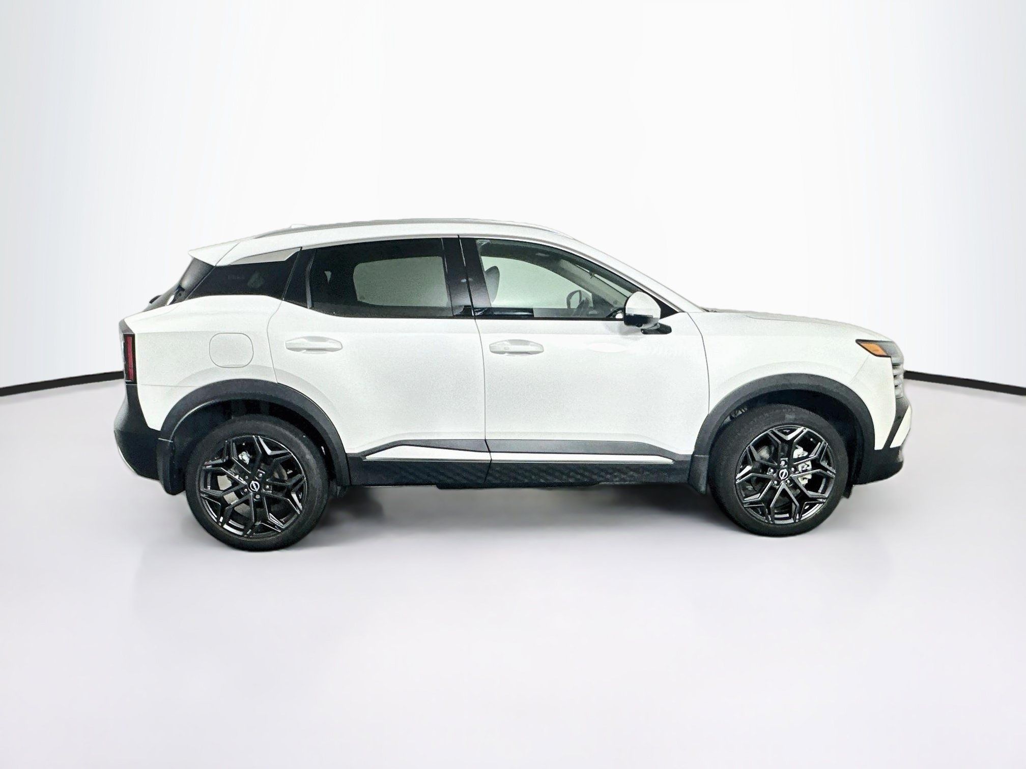 Used 2025 Nissan Kicks SR FWD image 10