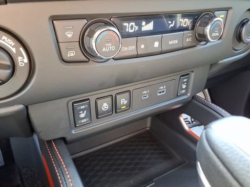 Certified 2025 Nissan Frontier PRO-4X w/ Pro Convenience Package AWD/4WD image 24
