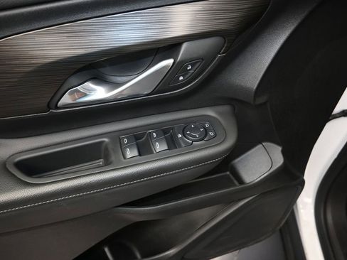 Used 2024 GMC Terrain SLE AWD/4WD image 11
