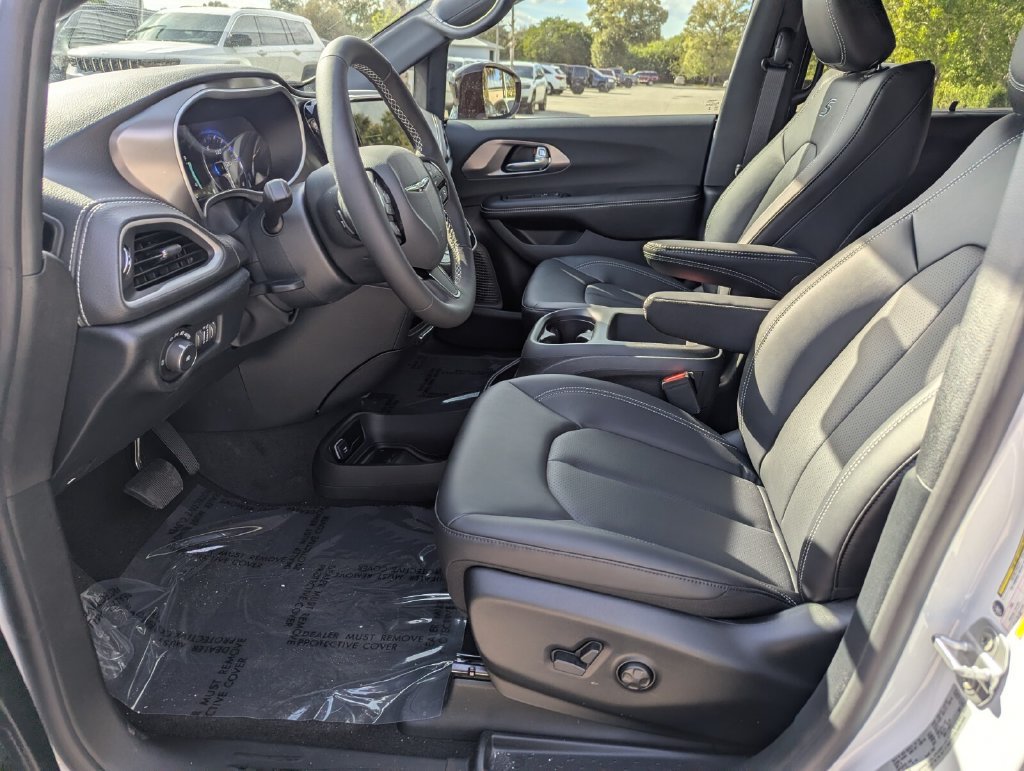 New 2026 Chrysler Pacifica Select w/ S Appearance Package FWD image 14