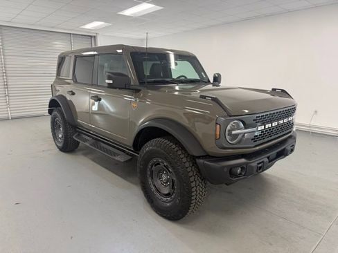New 2025 Ford Bronco Badlands image 3
