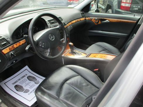 Used 2006 Mercedes-Benz E 350 4MATIC Sedan image 2