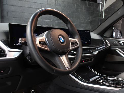 Used 2025 BMW X5 xDrive40i w/ M Sport Package AWD/4WD image 31