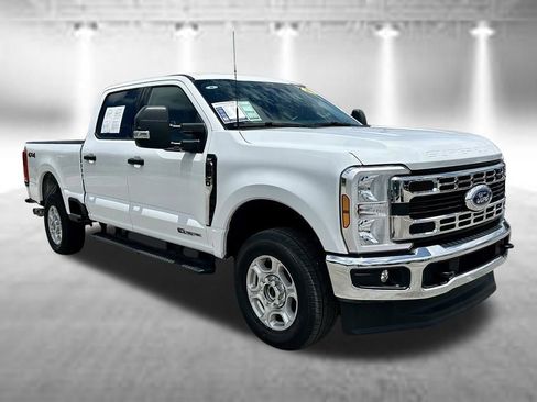 Used 2025 Ford F250 XLT AWD/4WD image 3
